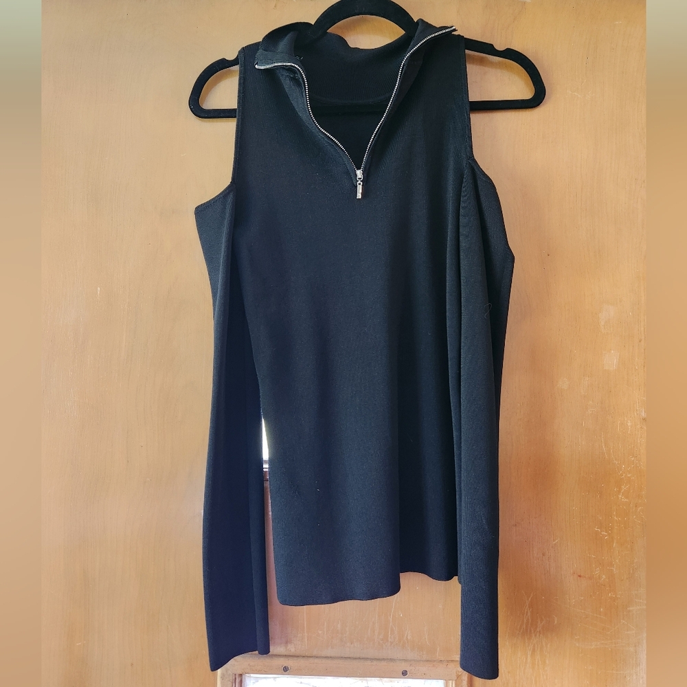 White House Black Market black top M
